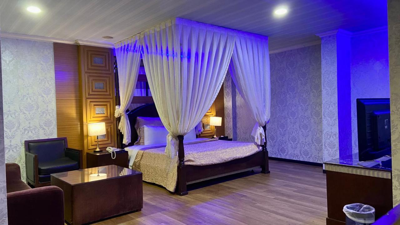 Huang Xing Boutique Hotel Pingtung Ngoại thất bức ảnh